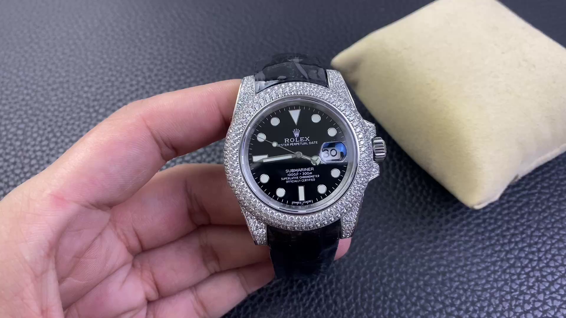 Replica Rolex Submariner Diamond Case Black Dial 116610 40MM Men's Watch - QualitySwissReplica