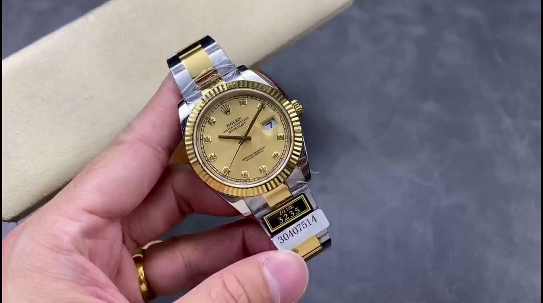 Replica Rolex Datejust 36MM 126233 0018 Champagne Diamond Dial Unisex Watch - QualitySwissReplica