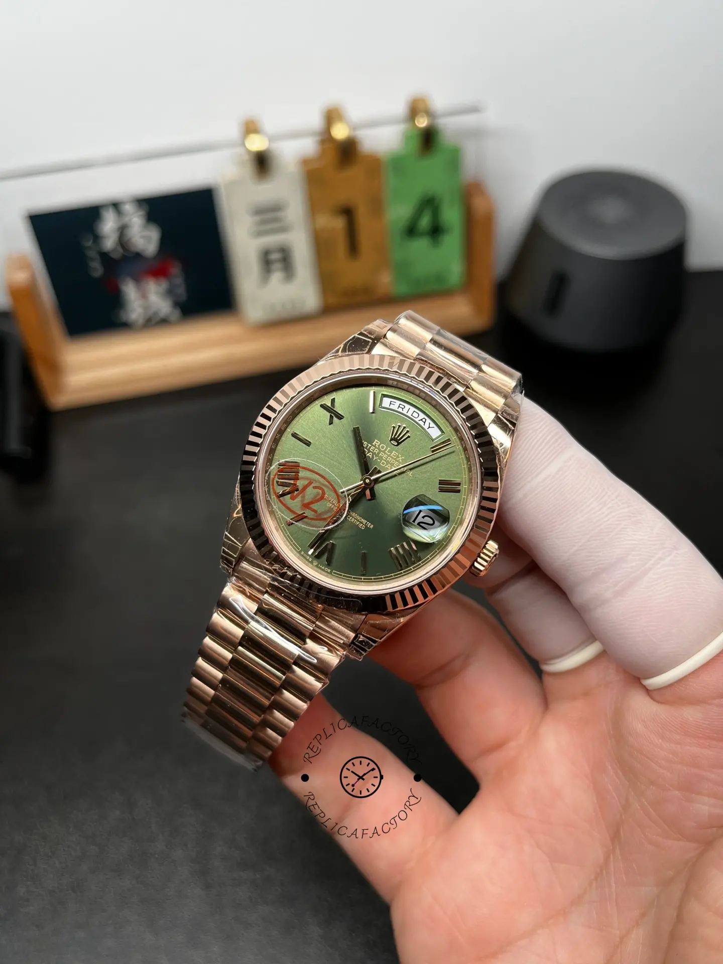 Replica Rolex Day Date 40 18k Everose Gold Olive Green Dial m228235 0025 40mm - QualitySwissReplica