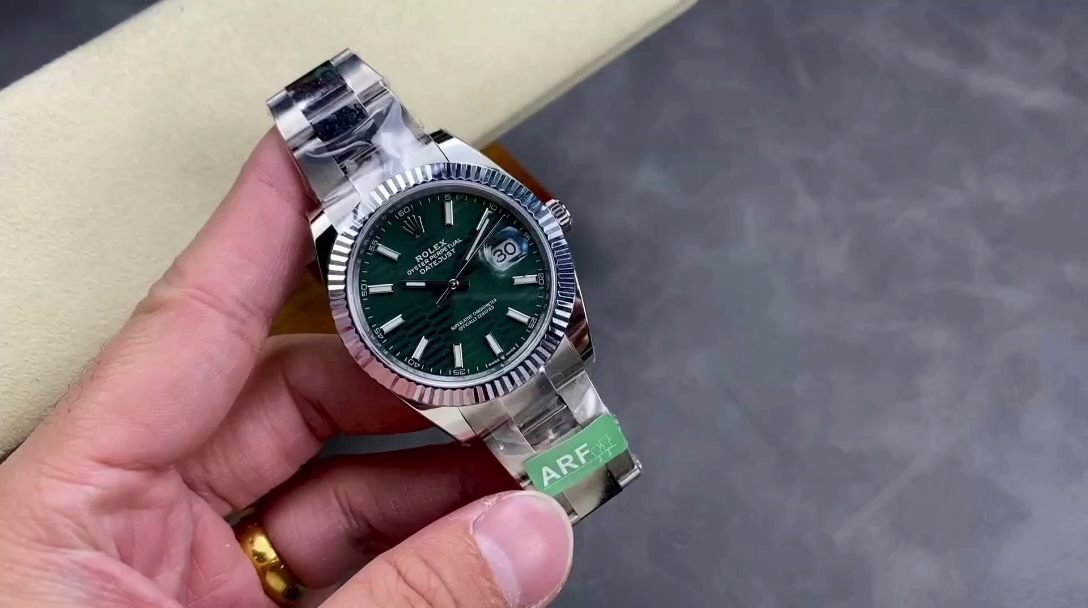 Replica Rolex Datejust 126334 0029 Fluted Bezel Green Motif Dial 41MM Mens Watch - QualitySwissReplica