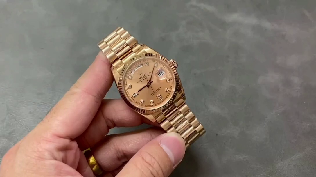 Replica Rolex Day-Date m128235 0009 Everose Gold Pink Rose Dial 36MM Unisex Watch - QualitySwissReplica