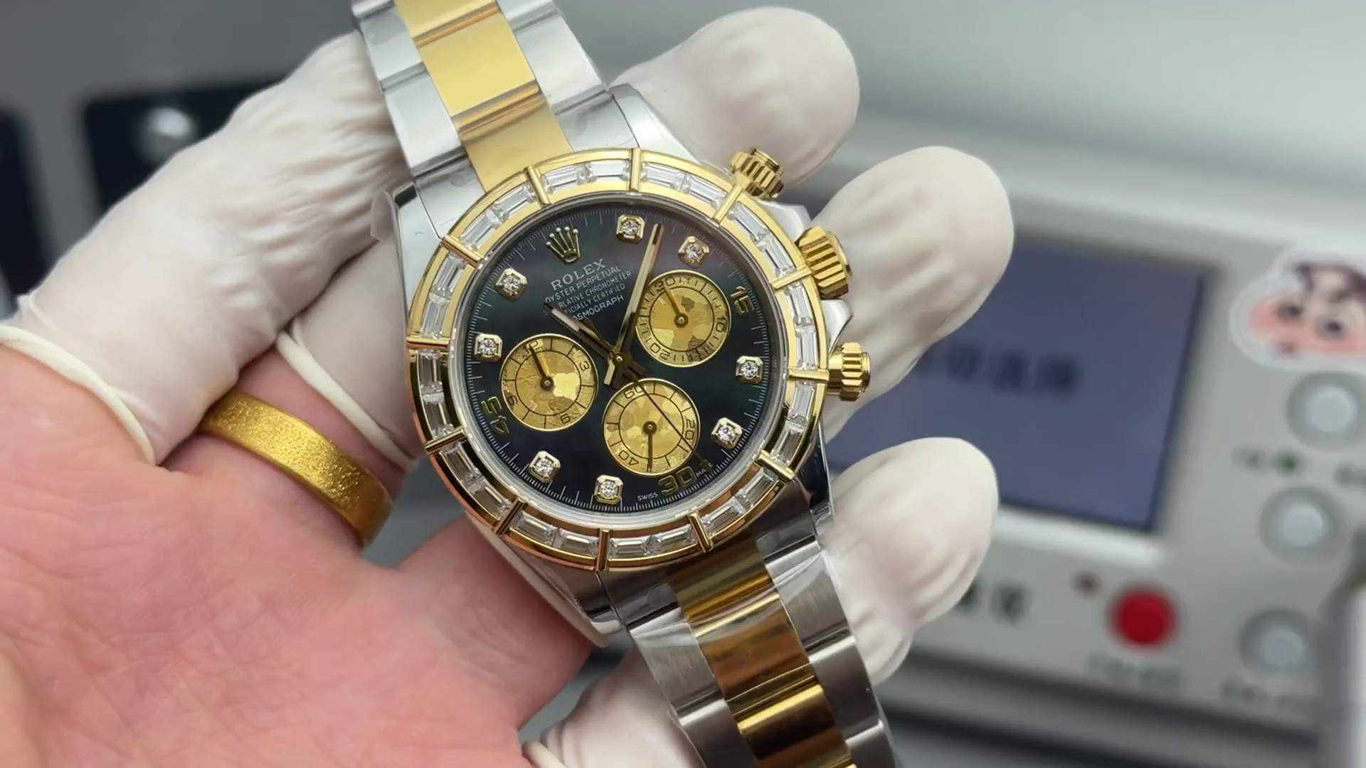 Replica Rolex Daytona Cosmograph 116568BR 40 Yellow Gold Black MOP Dial - QualitySwissReplica