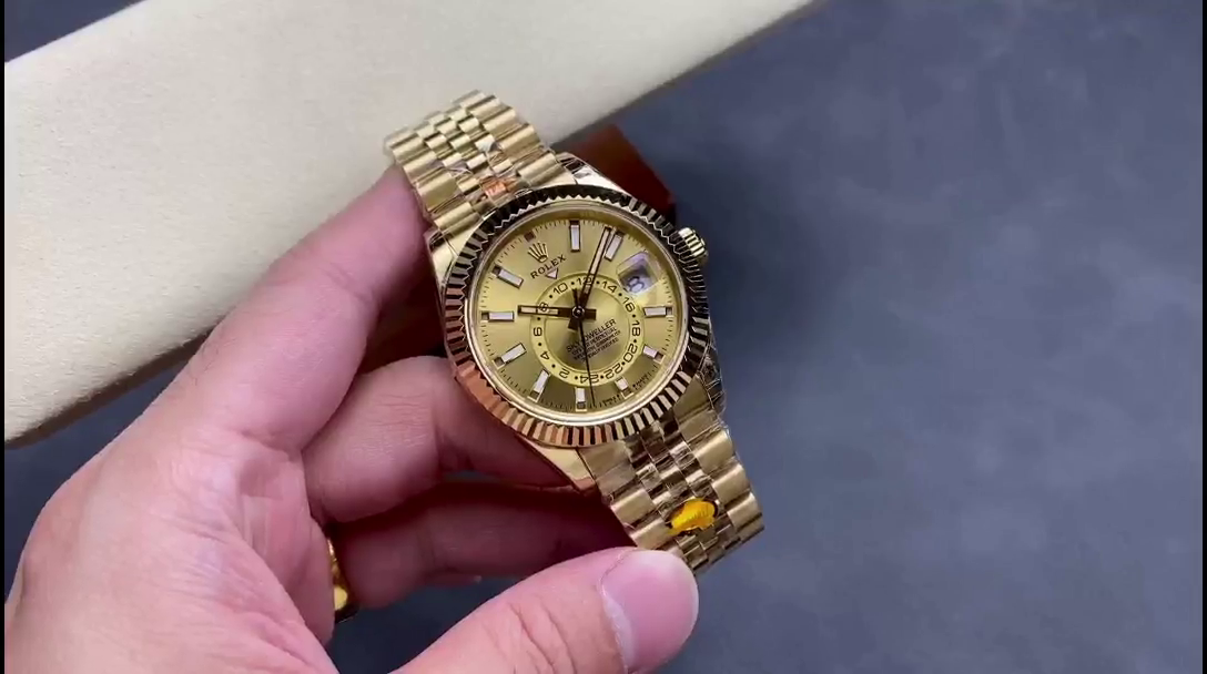 Replica Rolex Sky-Dweller m336938-0004 Yellow Gold Champagne Dial 42mm Mens Watch - QualitySwissReplica
