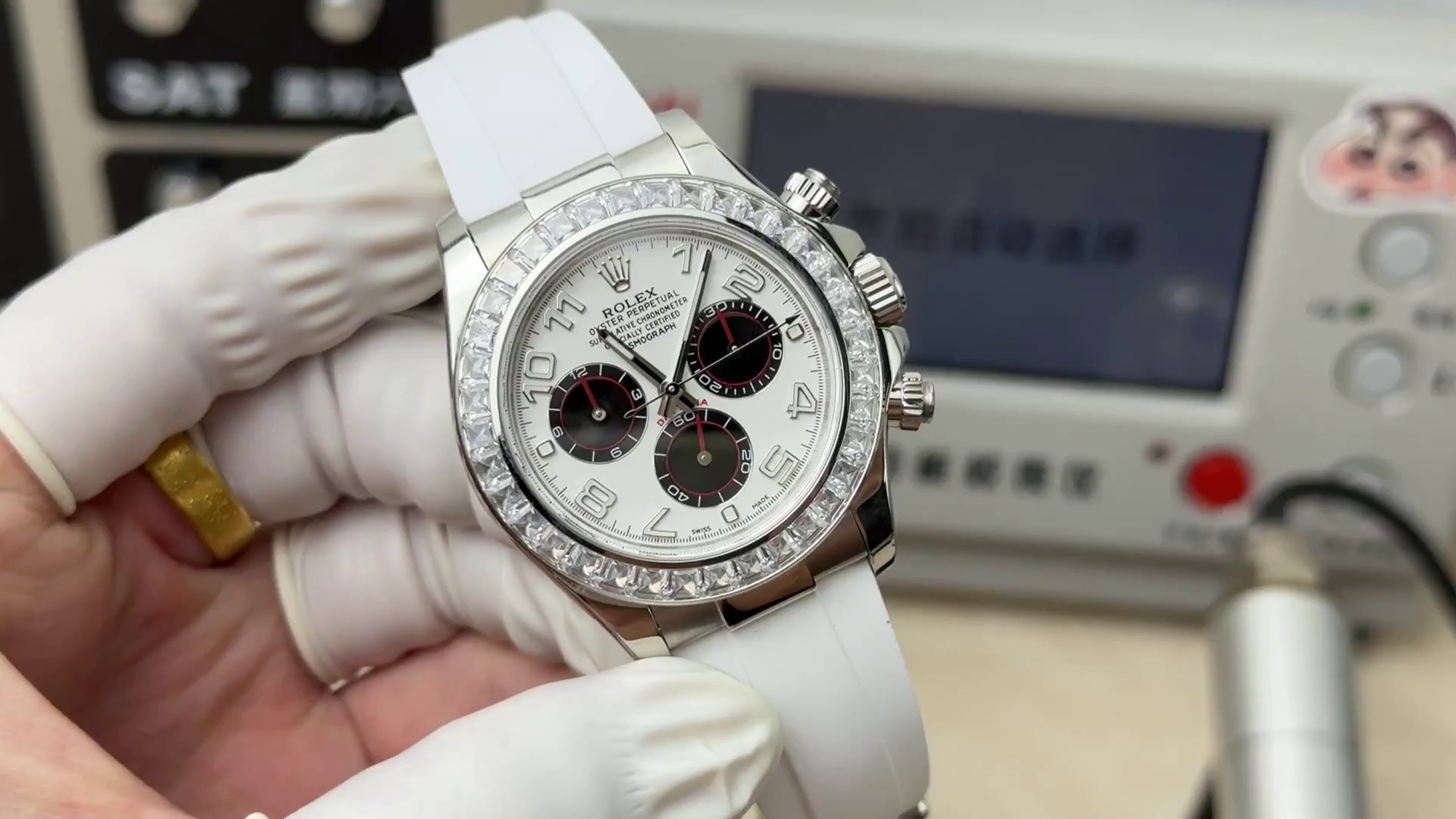 Replica Rolex Daytona White Dial Rubber Strap 116519 Diamond Edition - QualitySwissReplica