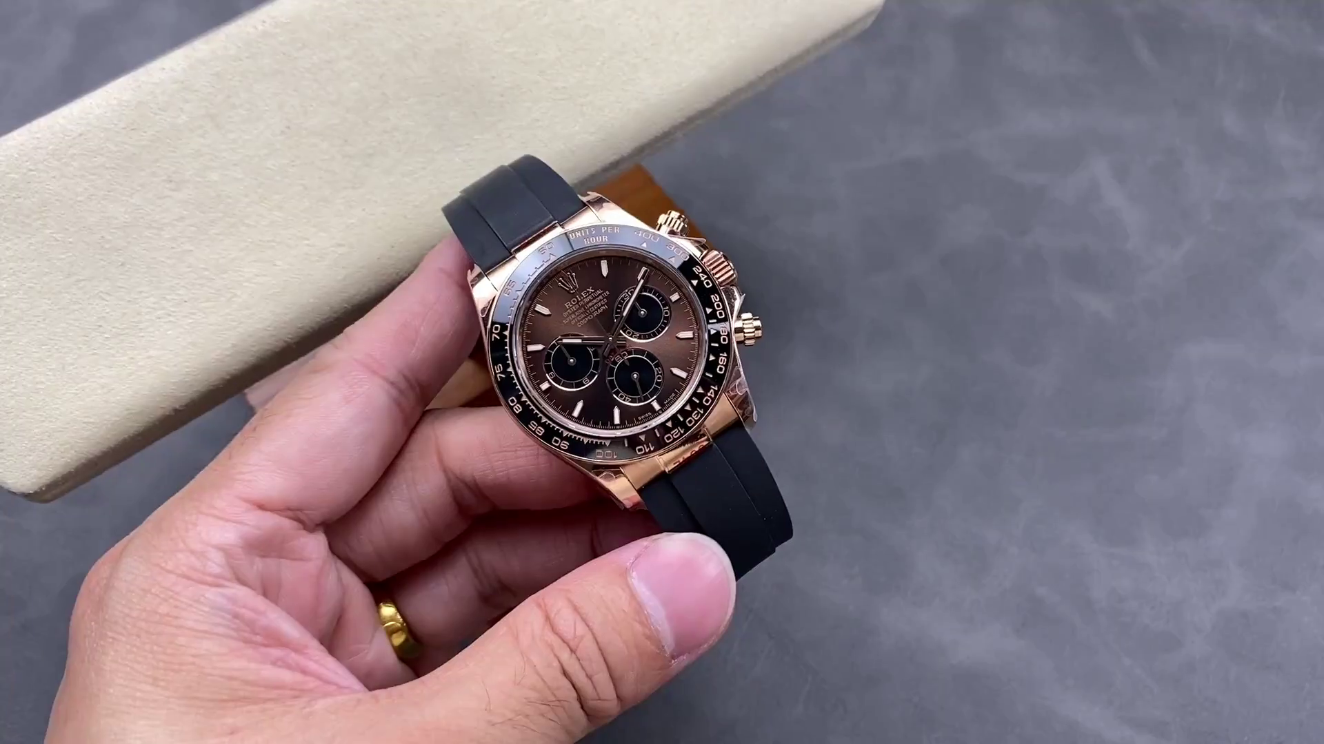 Replica Rolex Daytona Everose Rubber 116515 Chocolate - QualitySwissReplica