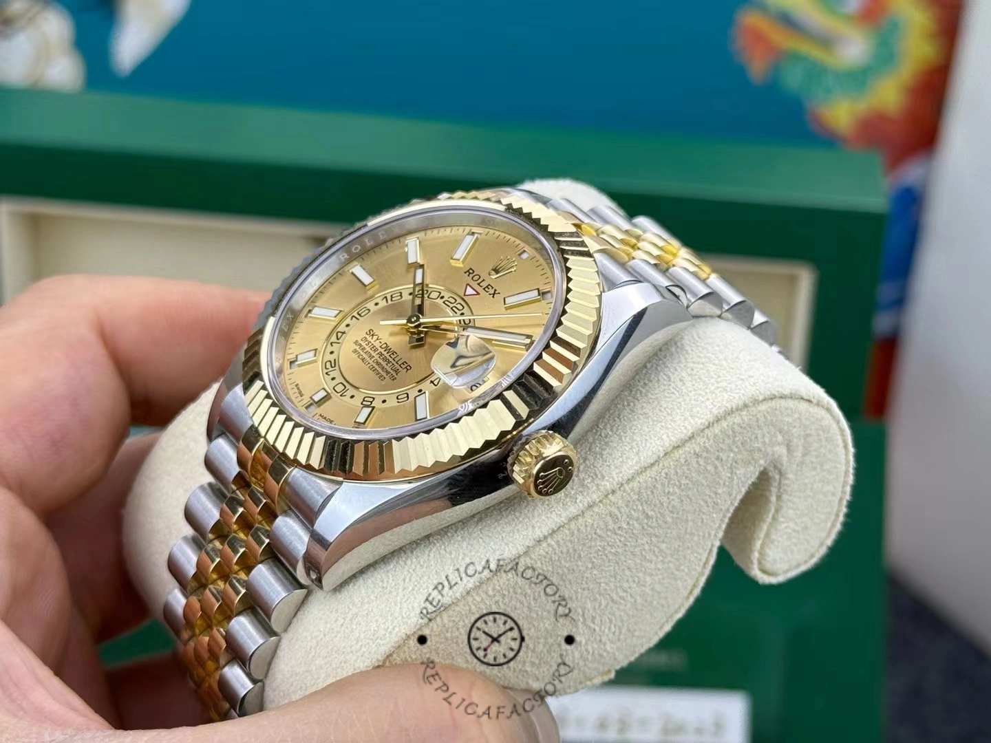 Replica Rolex Sky-Dweller 326933 Stainless Steel Yellow Gold Champagne Dial 42MM Mens Watch - QualitySwissReplica