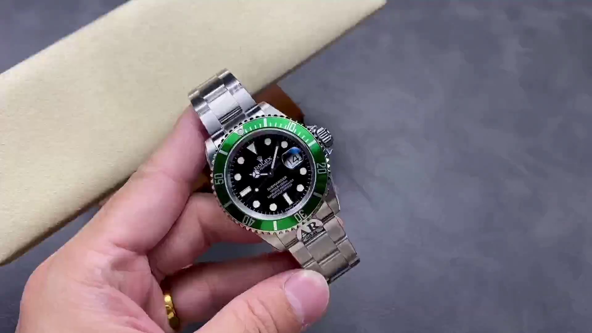 Replica Rolex Submariner Date 16610LV Stainless Steel Oyster 40MM Black Dial Mens Watch - QualitySwissReplica