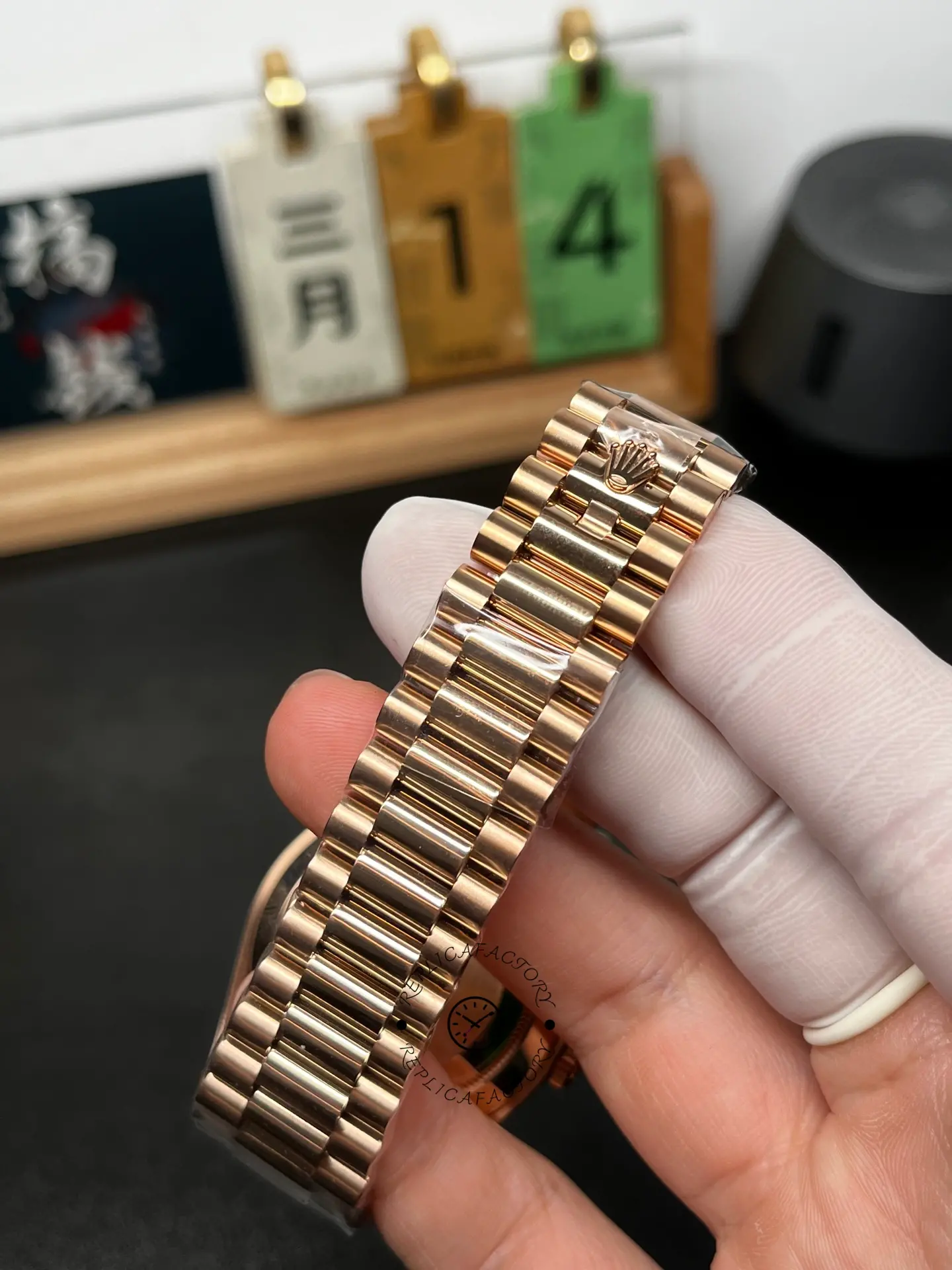Replica Rolex Day Date 40 18k Everose Gold Olive Green Dial m228235 0025 40mm - QualitySwissReplica