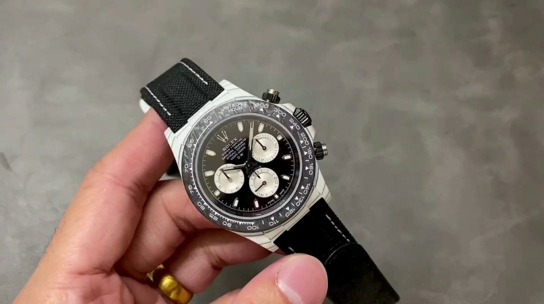 Replica Rolex Daytona Cosmograph Carbon Fiber Luminescent Coating 40mm Black Dial Men's Watch - QualitySwissReplica