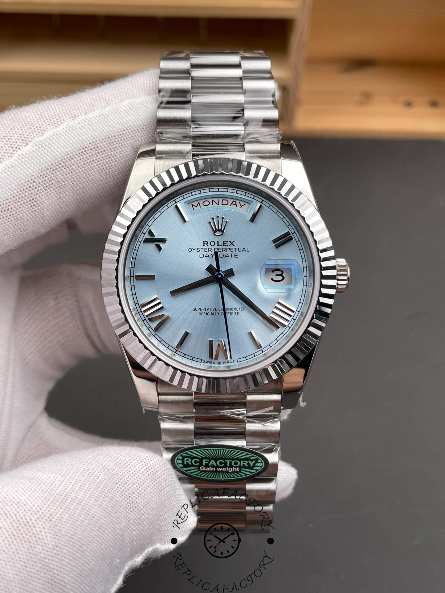 Replica Rolex Day-Date 228236 0012 Fluted Bezel Ice Blue Dial 40MM Mens Watch - QualitySwissReplica