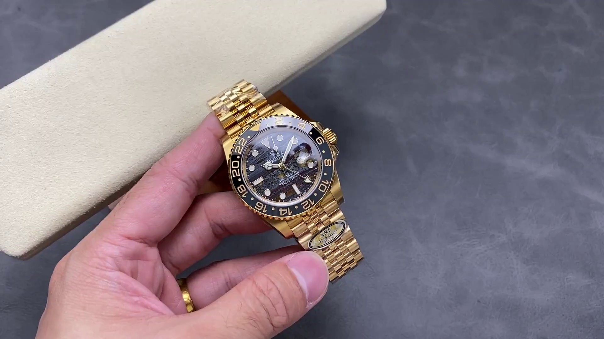 Replica 2025 Rolex GMT Master II 18 kt Yellow Gold m126718grnr 0002 40 mm - QualitySwissReplica
