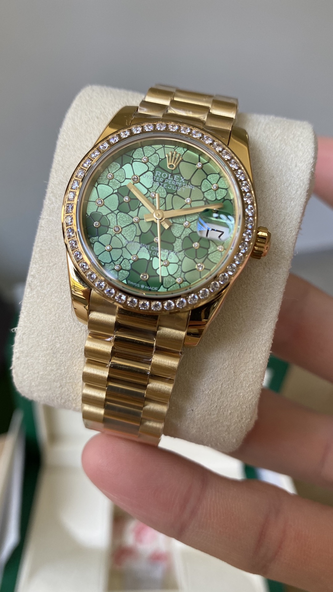 Replica Rolex Datejust 31 Yellow Gold Olive Green Floral Motif Diamond Bezel M278288RBR 0038 - QualitySwissReplica
