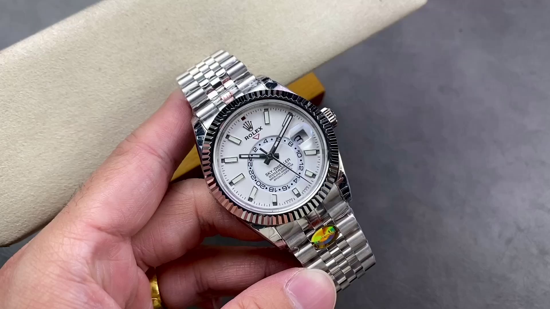 Replica Rolex Sky Dweller 42 White Dial Fluted Bezel M336934 0004 Men's Watch - QualitySwissReplica