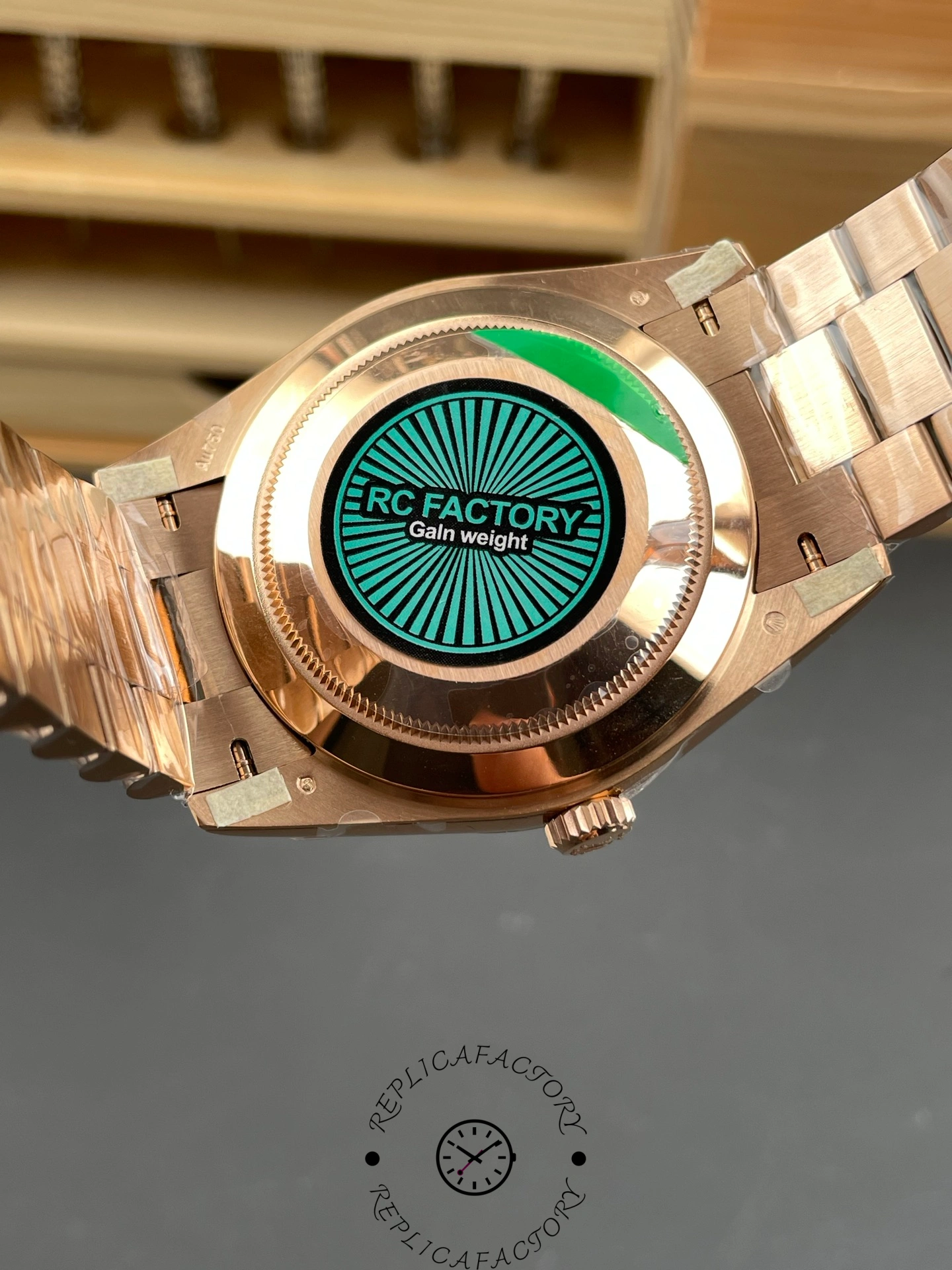 Replica Rolex Day Date 40 18k Everose Gold Olive Green Dial m228235 0025 40mm - QualitySwissReplica