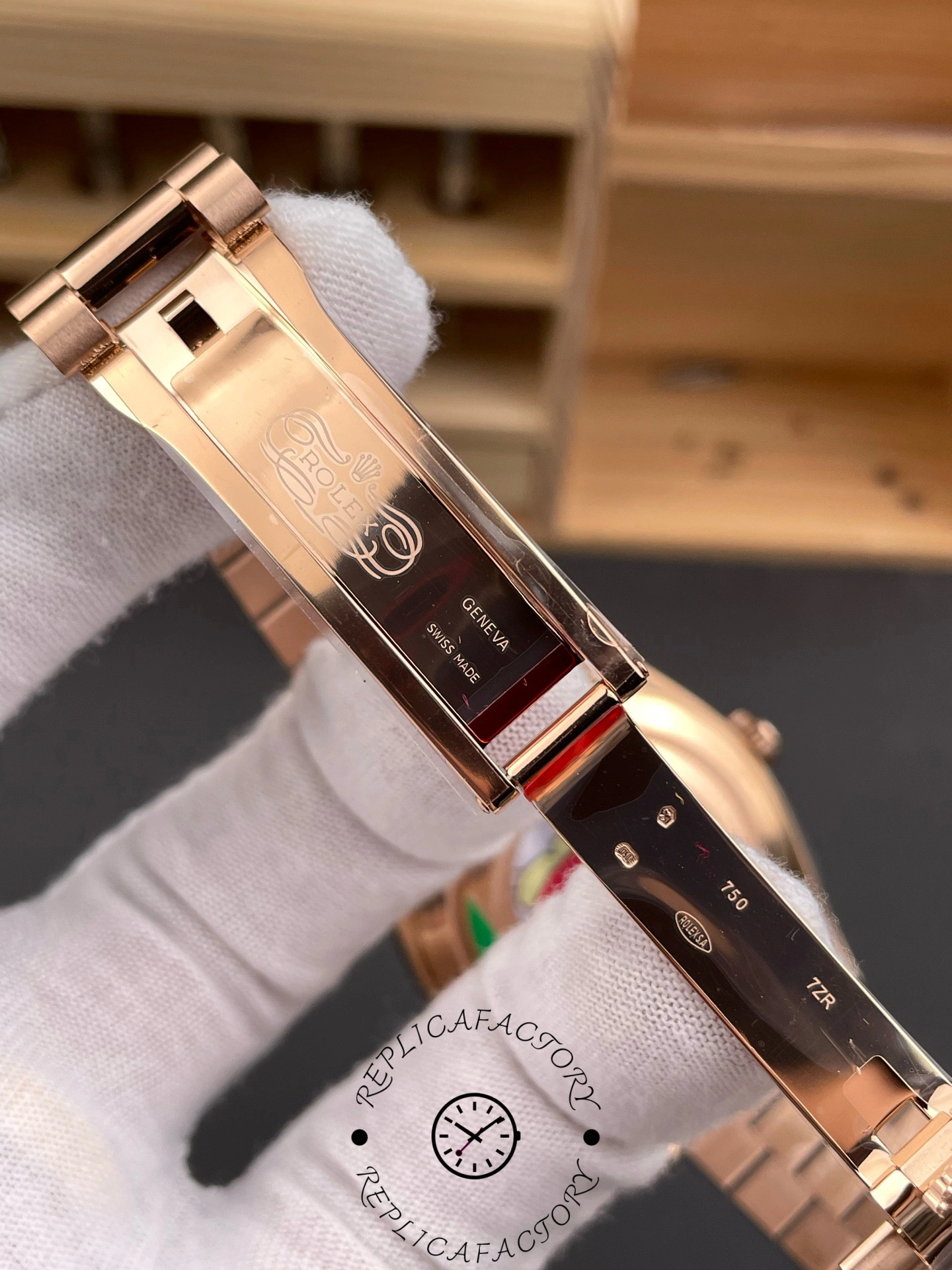 Replica Rolex Day Date in 18 ct Everose Gold M228235 0055 40mm - QualitySwissReplica