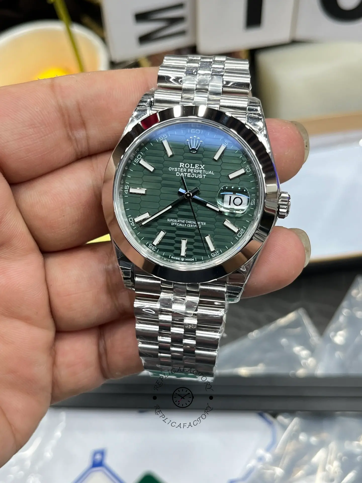 Replica Rolex Datejust 41 Mint Green Dial with Smooth Bezel 126300 Men's Watch - QualitySwissReplica