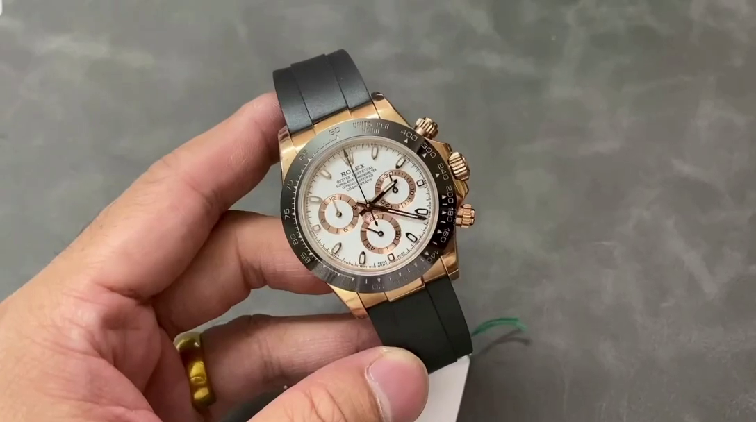 Replica Rolex Cosmograph Daytona 116515LN Everose Gold Ivory Dial 40mm Mens Watch - QualitySwissReplica