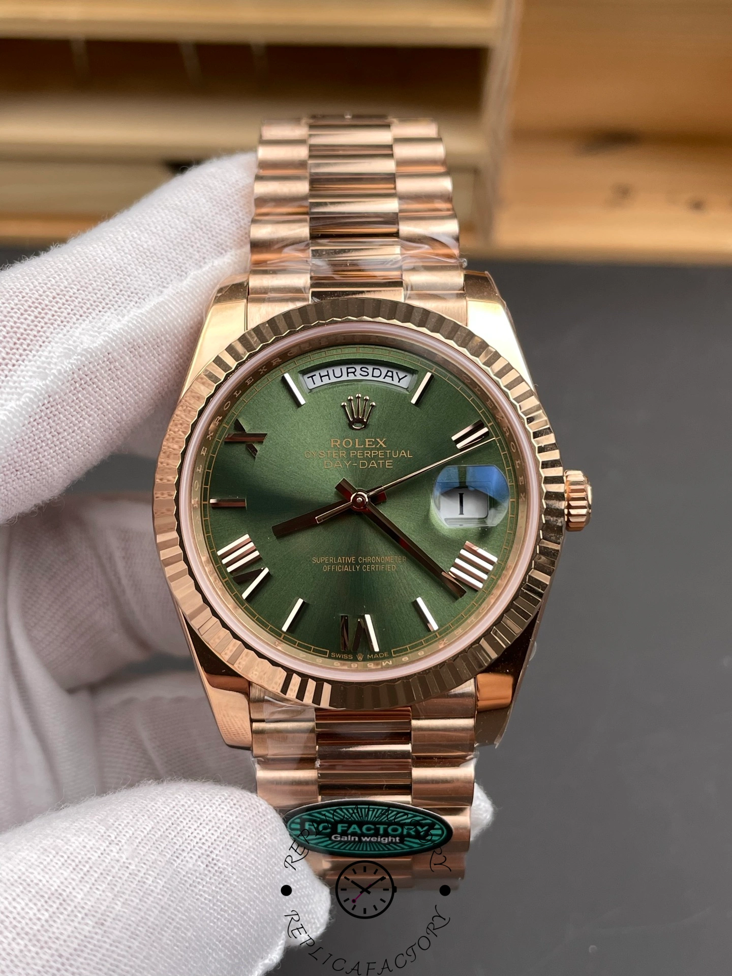 Replica Rolex Day Date 40 18k Everose Gold Olive Green Dial m228235 0025 40mm - QualitySwissReplica
