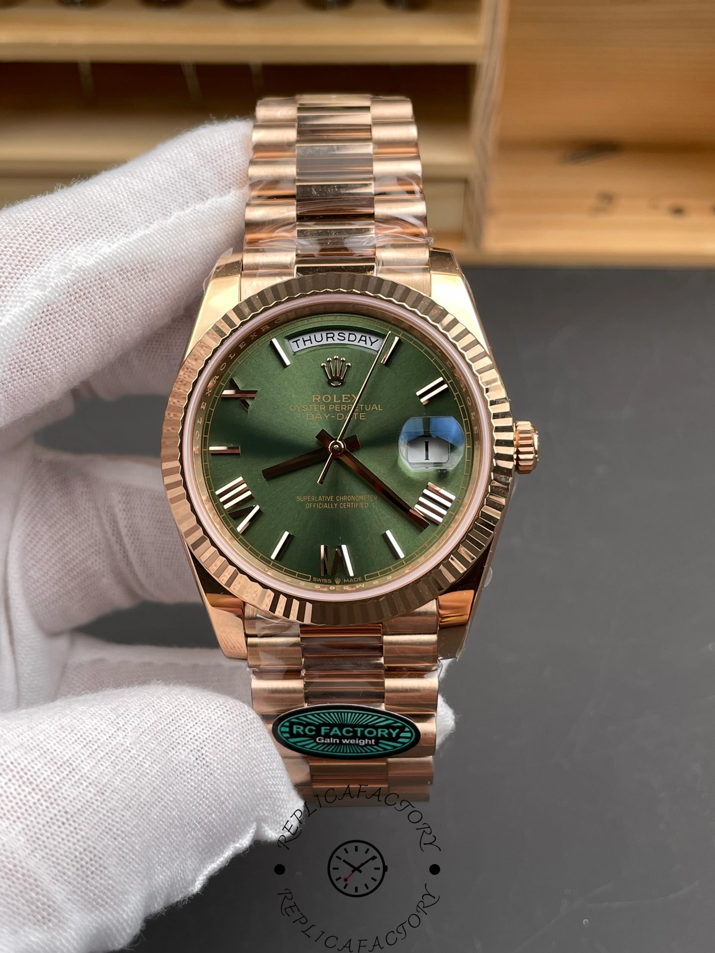 Replica Rolex Day Date 40 18k Everose Gold Olive Green Dial m228235 0025 40mm - QualitySwissReplica