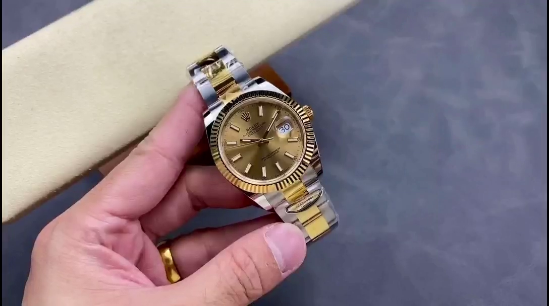 Replica Rolex Datejust 126333 0009 Champagne Index Oyster 41mm Two Tone Steel - QualitySwissReplica