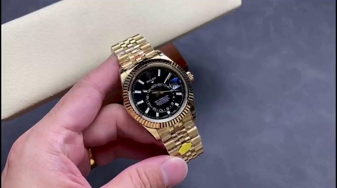 Replica Rolex Sky Dweller 42mm18 kt Yellow Gold Black Dial m336938 0005 - QualitySwissReplica