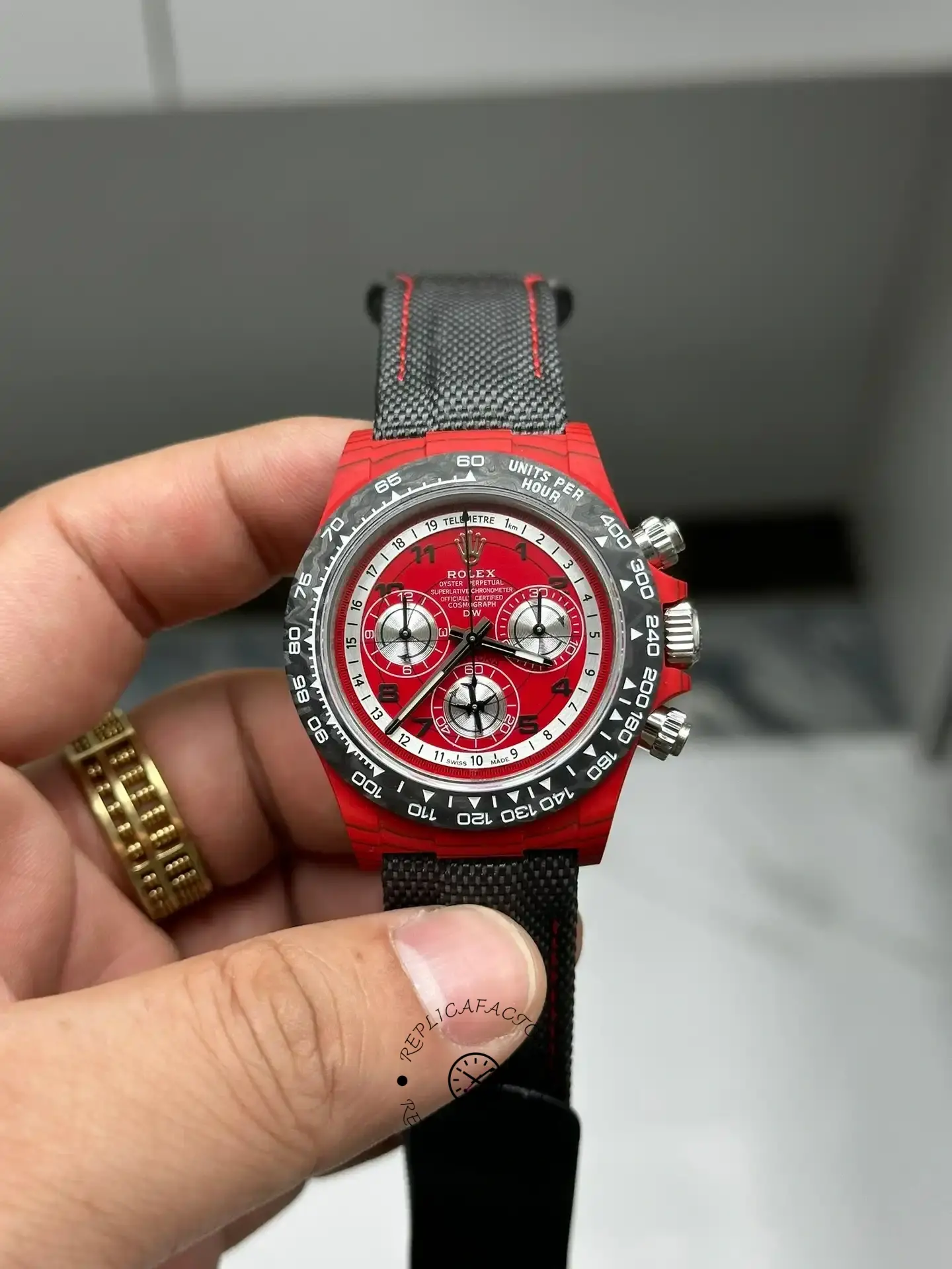 Replica Rolex Daytona Diw Customised Oyster Red Quartz Carbon Fiber 40mm - QualitySwissReplica