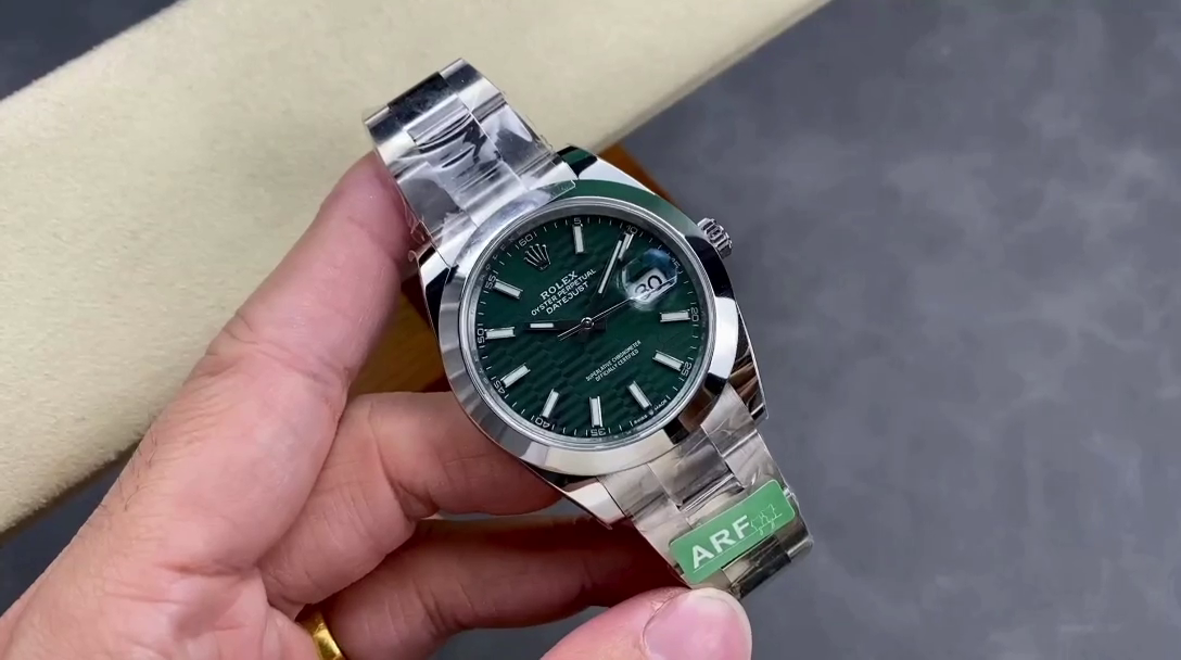 Replica Rolex Datejust 41mm Steel Oyster Bracelet Smooth Bezel 126300 0021 - QualitySwissReplica