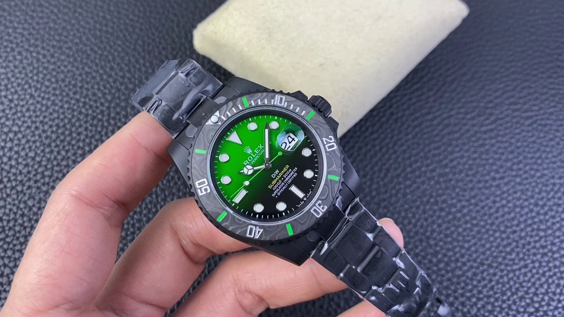 Replica Rolex Submariner 116610LV PVD-DLC Stainless Steel Carbon Fiber Bezel Green Dial - QualitySwissReplica