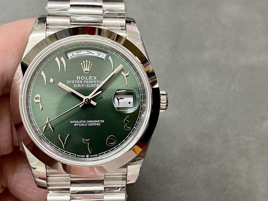 Replica Rolex Day-Date 40mm Arabic Platinum Olive Dial 228206 - QualitySwissReplica