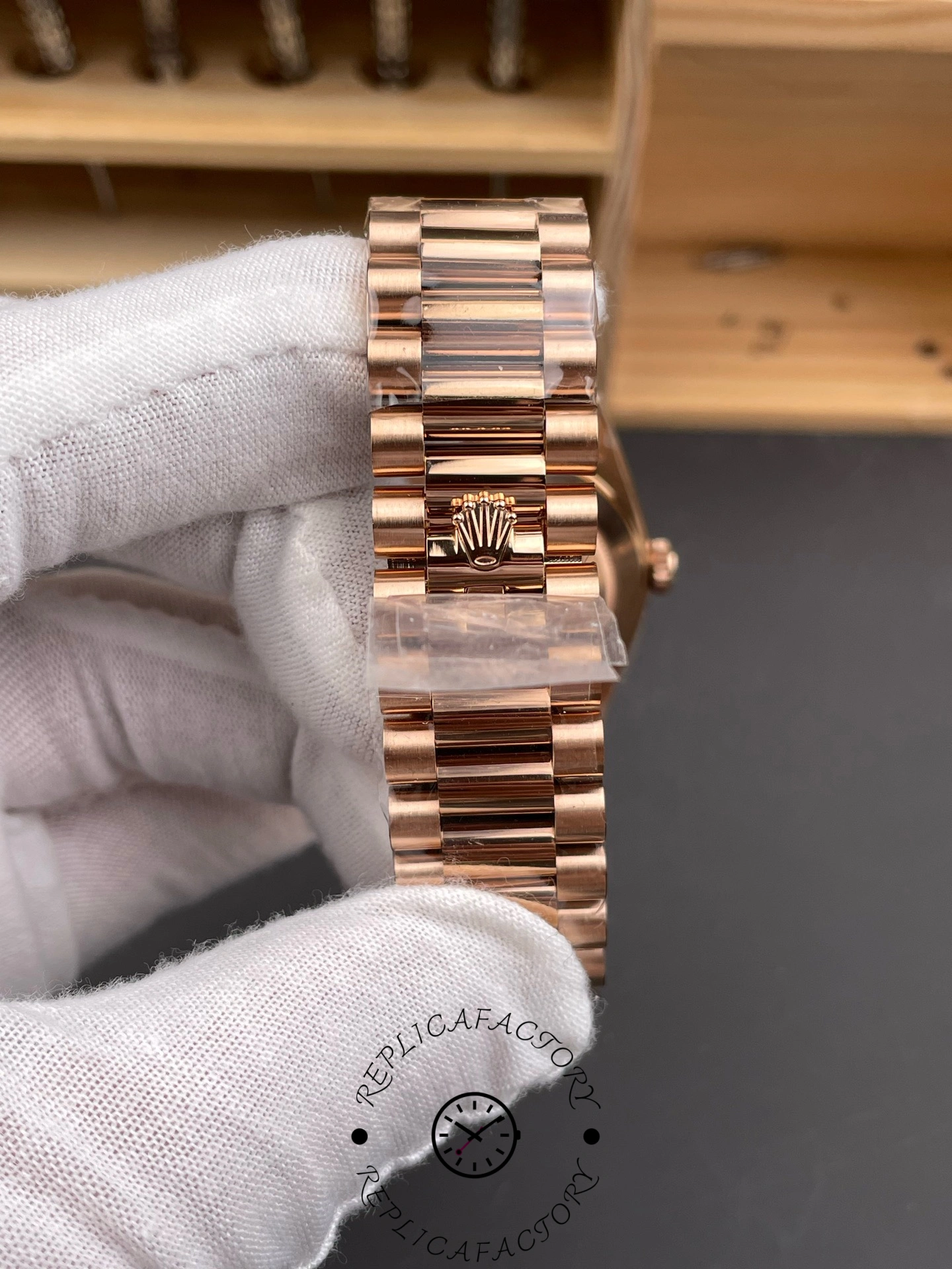 Replica Rolex Day Date in 18 ct Everose Gold M228235 0055 40mm - QualitySwissReplica