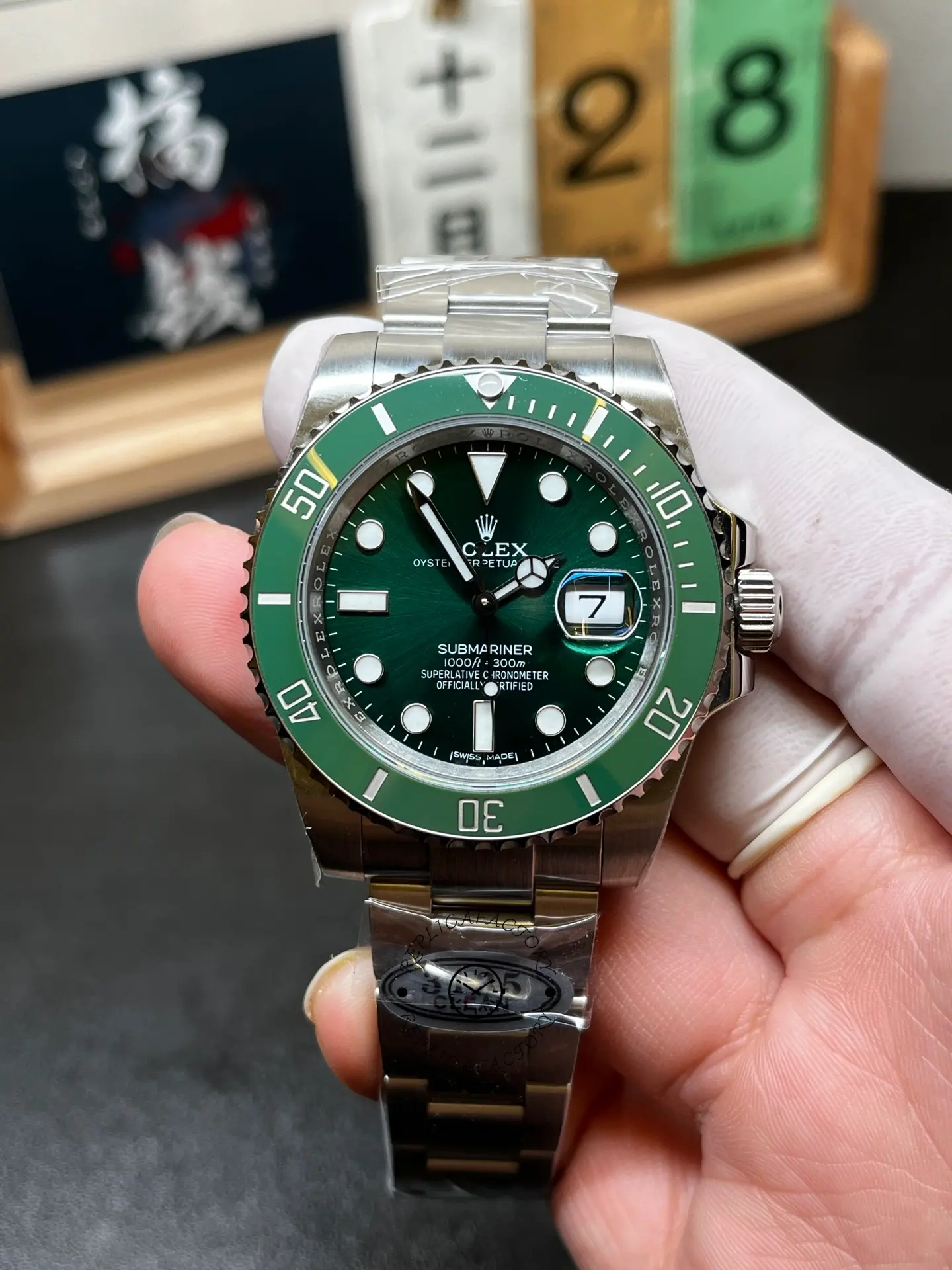 Replica Rolex Submariner Date 116610LV Stainless Steel Oyster 40MM Green Dial Mens Watch - QualitySwissReplica