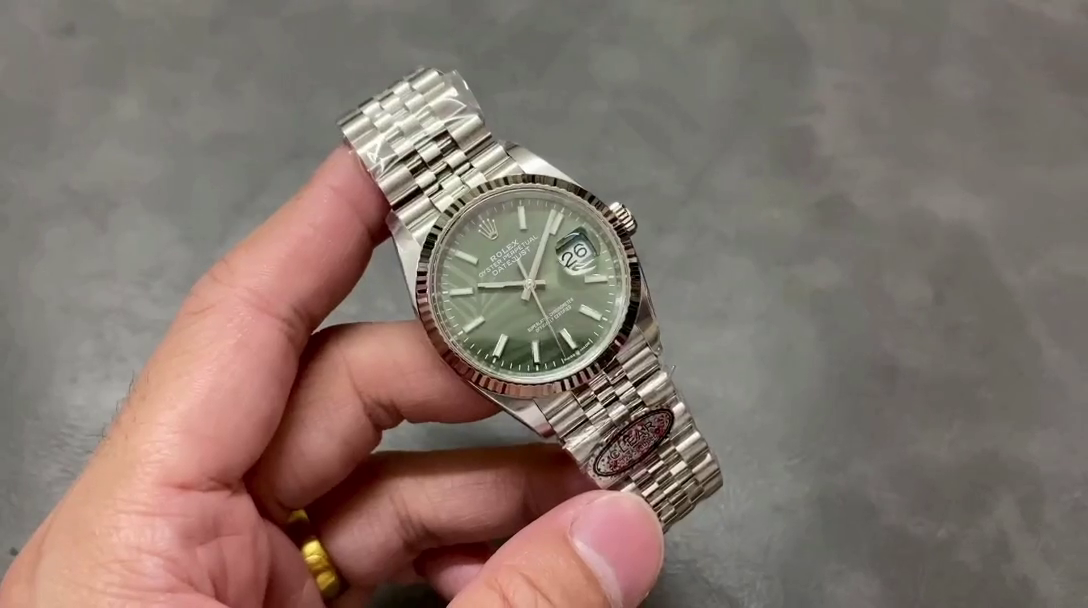 Replica Rolex Datejust 36mm Fluted Bezel Green Palm Index Dial Jubilee 126234 0047 - QualitySwissReplica